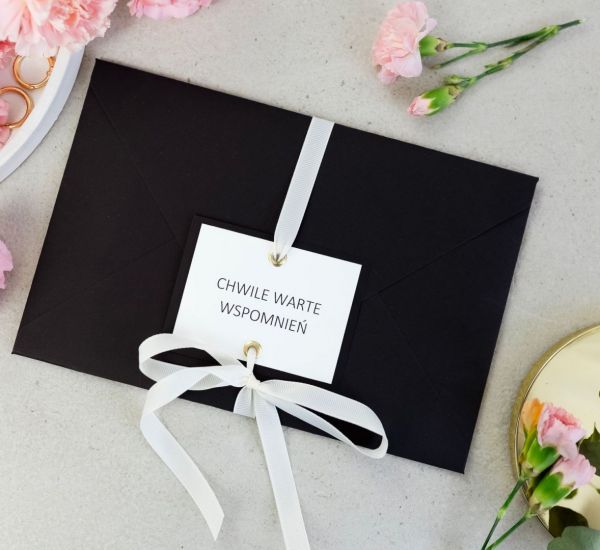 Czarna koperta na zdjęcia 15x23 Chwile warte wspomnień